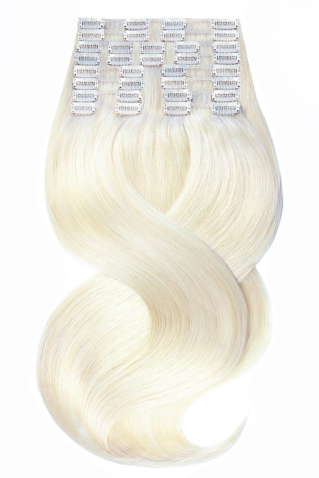 Nahaufnahme der glänzenden Clip-In Strähnen in Platinblond, Deluxe Line, 60 bis 70 cm Länge – Rubin Extensions®