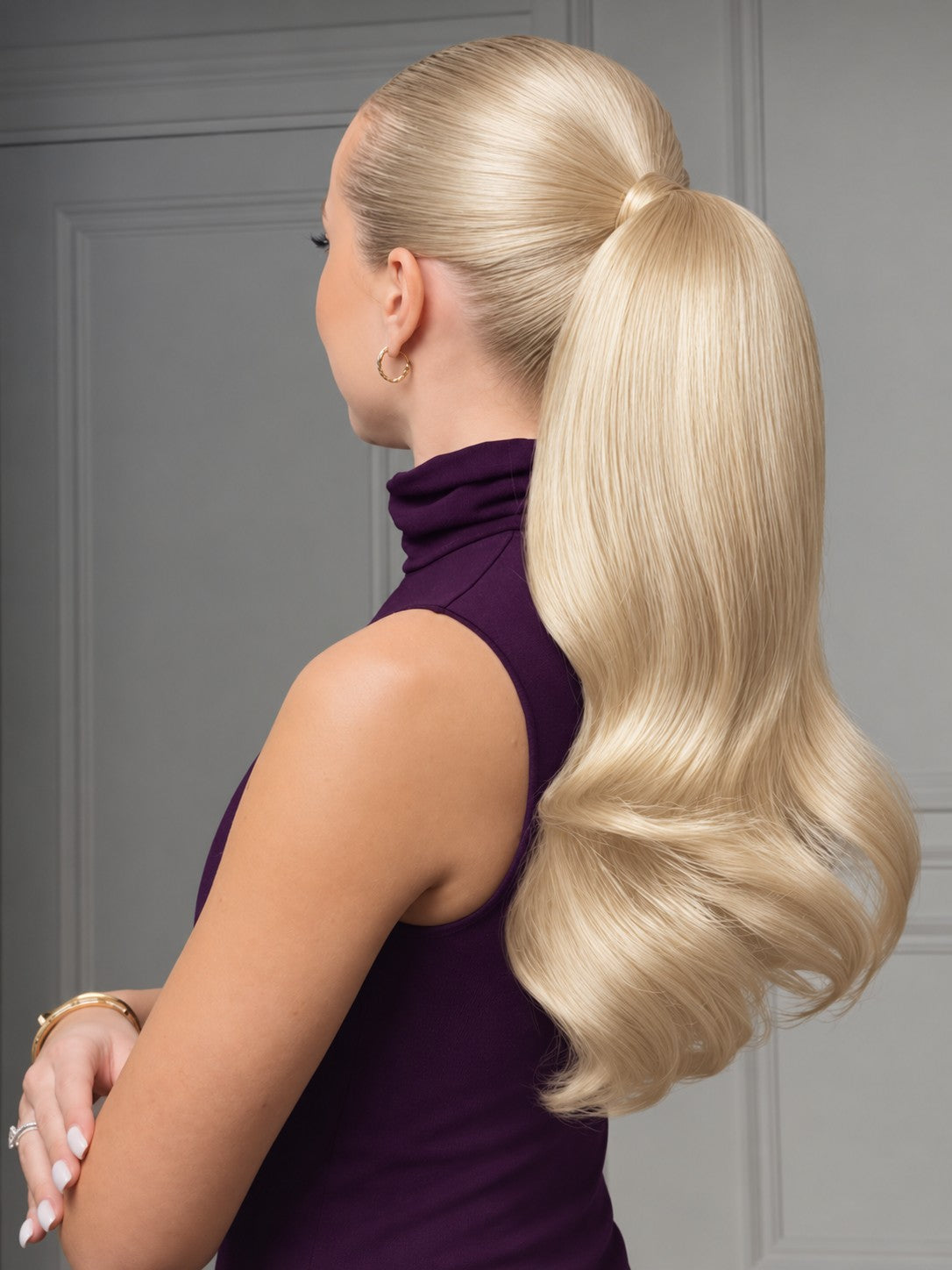 Rubin Extensions Ponytail in Hellblond – Stylingansicht am Model