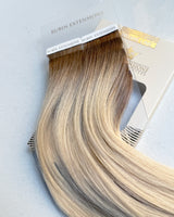 Verpackung der Tape-in Extensions Pro-Deluxe Line in Shadowed Blonde, kurzer Ansatz – Rubin Extensions®