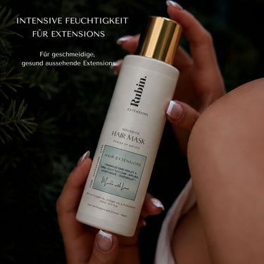 Rückseite der Intensiv-Haarmaske Tiefenpflege mit Inhaltsstoffen und Anwendungshinweisen – Rubin Extensions®