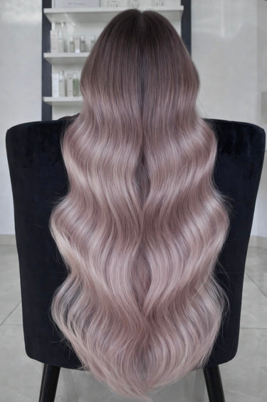 Model mit langem Haar im Kontrastlook Schwarz & Silberblond durch Tape-in Extensions Deluxe Line – Rubin Extensions®