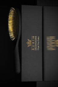 Goldene Spezial-Haarbürste zur schonenden Pflege von Echthaar Extensions – Rubin Extensions®