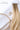 Elegante Verpackung der Genius Weft Extensions im Farbton Honey-Blond-Balayage – Rubin Extensions®