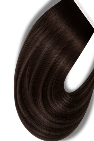 Nahaufnahme der nahtlosen Tresse Genius Weft in Schoko-Dunkelbraun, Premium Line – Rubin Extensions®