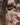 Anwendung der goldenen Haarbürste beim Kämmen von Echthaar Extensions – Rubin Extensions®