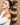 Frau mit langen, vollen Haaren in Schoko-Dunkelbraun & Hellbraun-Karamell dank unsichtbarer Tape-in Extensions – Rubin Extensions®