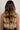 Model mit Clip-in Extensions Deluxe Line im Sombré-Look Schoko-Dunkelbraun & Platinblond, 100% Echthaar – Rubin Extensions®