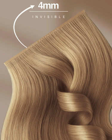 Close-up des glänzenden Echthaars in Hellbraun-Karamell, Tape-in Extensions – Rubin Extensions®