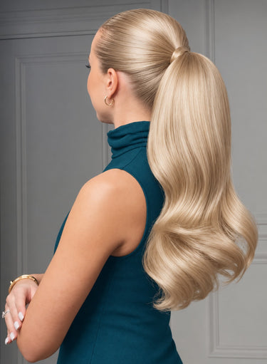 Rubin Extensions Ponytail in Goldblond – Stylingansicht am Model