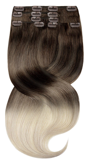 Nahaufnahme des glänzenden Balayage-Farbübergangs Schoko-Dunkelbraun zu Hellblond, 100% Echthaar – Rubin Extensions®