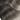 Nahaufnahme der Clip-in Tressen in Schwarz & Silberblond – Rubin Extensions®