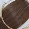 Nahaufnahme Farbprobe Natur-Goldbraun für Unsichtbare Tape-in Extensions